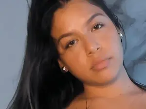 Clara4w  live sex cam