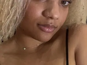 Perkyamberxx  live sex cam