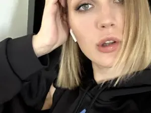 Nicole_1286  live sex cam