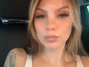 Punchdrunk1717  live sex cam
