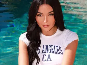 Badgalsisi  live sex cam