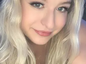 LilPies35  live sex cam