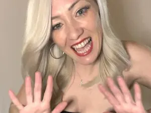 HotBlondeSlut  live sex cam