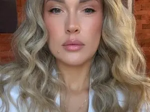 JulieDalton  live sex cam