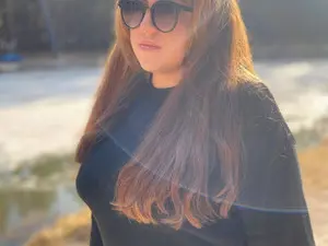 Klassy_Holls  live sex cam