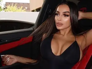 SluttyMaddy  live sex cam