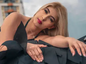 Sophiaturner  live sex cam