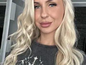 QueenBA  live sex cam
