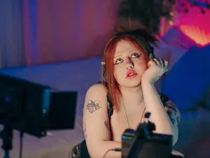 BitchofSun  live sex cam