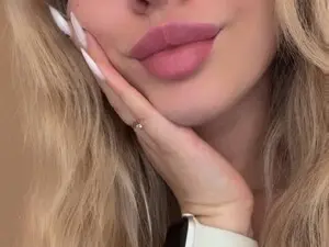 MissLuxxi  live sex cam