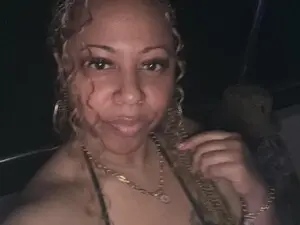 HoneyBlaze1  live sex cam