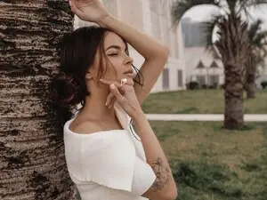 Avrora_lew_  live sex cam