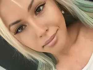 Wildblondhome  live sex cam