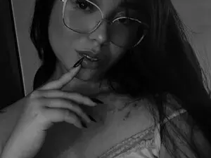 Sexy_iris  live sex cam