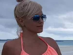 Awesomeblonde  live sex cam