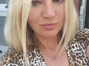 Alma68  live sex cam