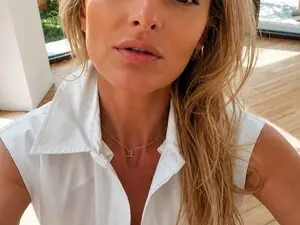 DeliaaSmith  live sex cam