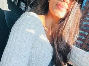 Angie_mcqueen  live sex cam