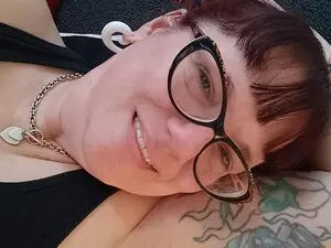 AngieOnVinyl  live sex cam