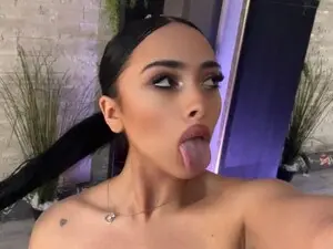 Cupcake_izzy  live sex cam