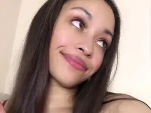 GoldenKittee  live sex cam
