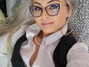 YourSarah  live sex cam