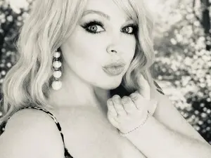 LottieLowe  live sex cam