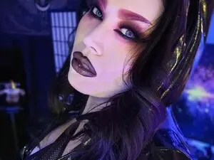QueenOfMetal  live sex cam