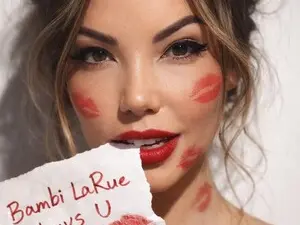 BambiLarue  live sex cam