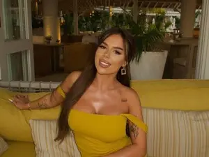 MissKiarra  live sex cam