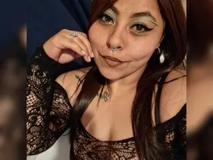 Kitty_eyes  live sex cam