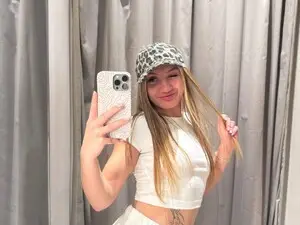 MirrraKisss  live sex cam