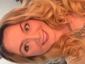 Nikki_LeRiche  live sex cam
