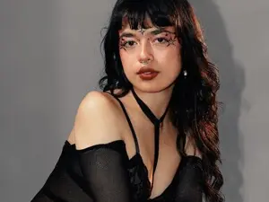 Saphyralux  live sex cam
