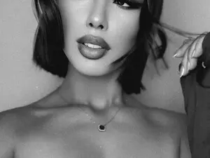 Lya_roberts  live sex cam