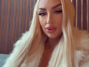 Queenzoora  live sex cam