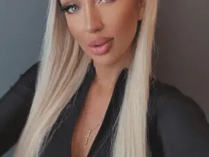 Queenzoora  live sex cam