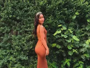 Holly_Sweet18  live sex cam