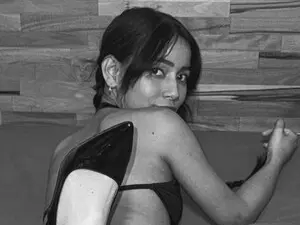 Holly_Sweet18  live sex cam