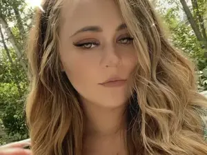 Auroa_xx  live sex cam
