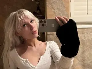 Itslaceysnow  live sex cam