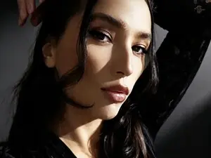 HOLY_BRUNE  live sex cam