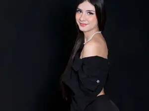 Nia20_  live sex cam