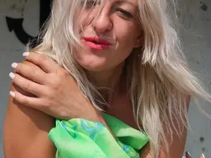 Nadin_slut  live sex cam