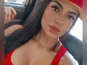 Paulina_l  live sex cam