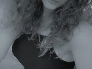 Deeleecious94  live sex cam