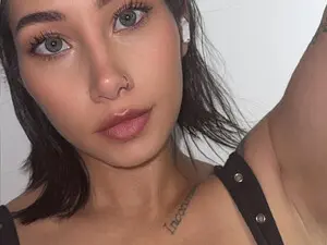 Lucianaa  live sex cam
