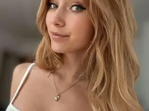 LuciaAmazing  live sex cam