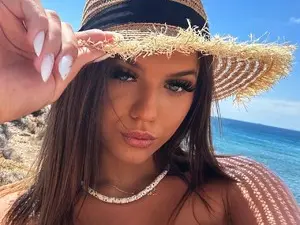 Beatrixxx69  live sex cam