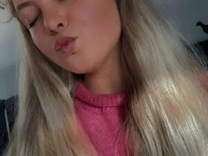 Brianna9  live sex cam